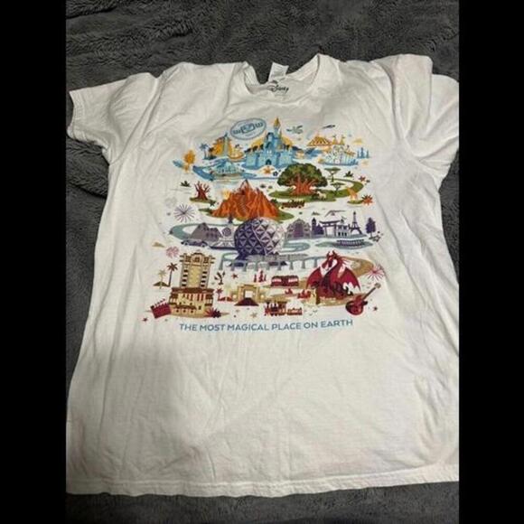 DisneyDisney World "The Most Magical Place on Earth" Graphic T-Shirt – Size L - Picture 1 of 4